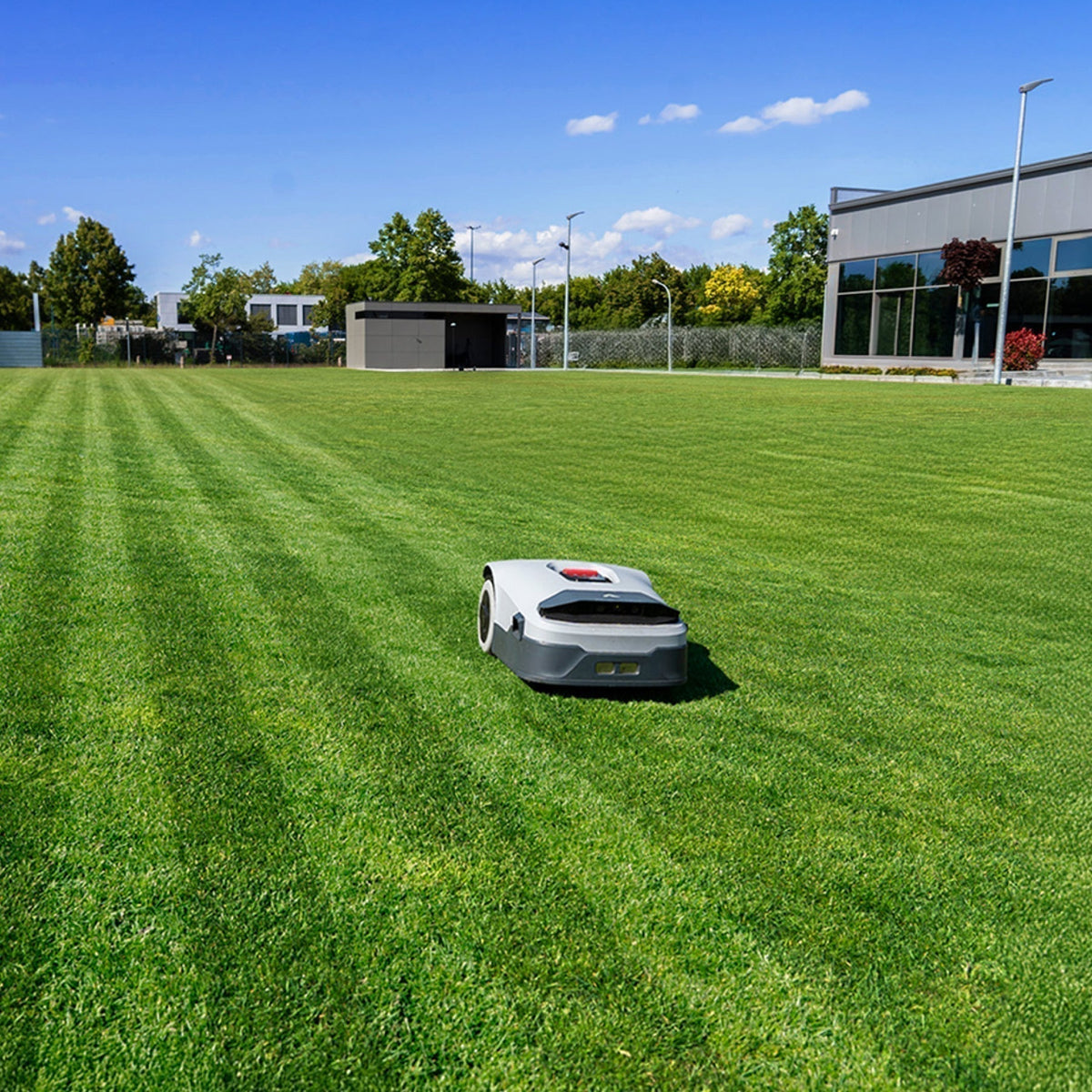 Kaip pasirinkti vejos robotą savo sodui?